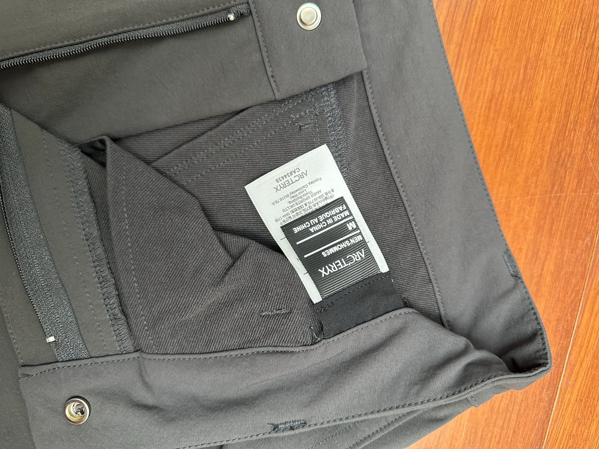 ARC'TERYX CRONIN COTTON PANT ， ， ， ， 。 ， ， 。 ， ， 。 ，Versatile ， 、 ， 。 ：Black，Gray Sizes：M-3x L